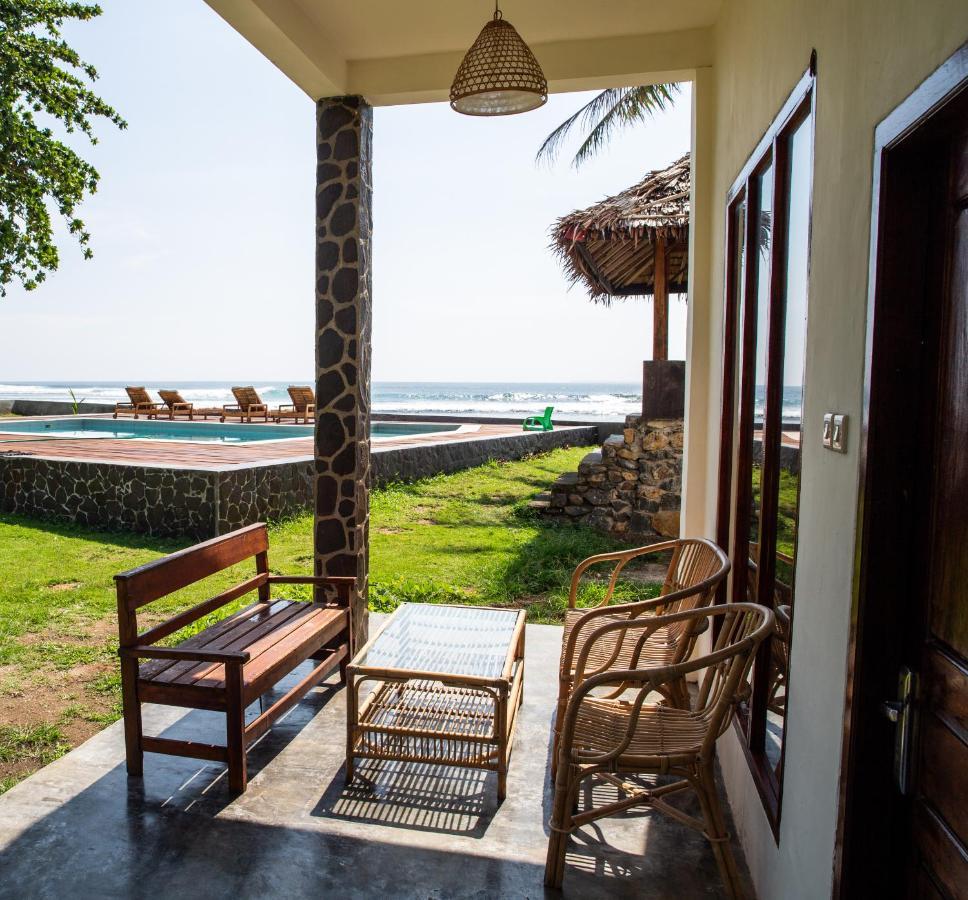 The Ujung Bocur Bungalows Krui Exterior photo