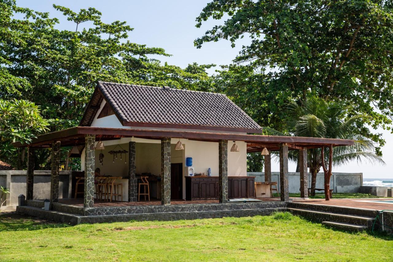 The Ujung Bocur Bungalows Krui Exterior photo